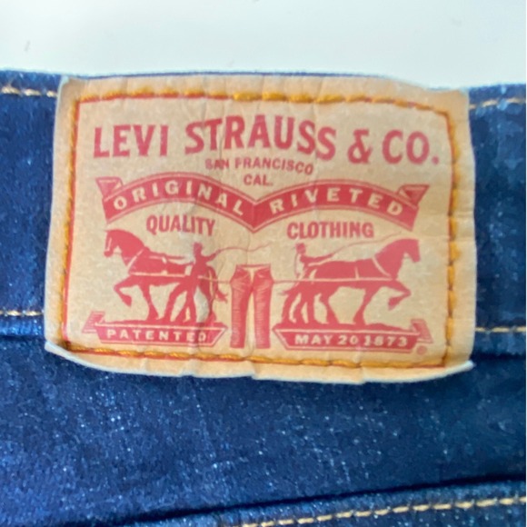 Levi's Classic Bermuda Shorts Women's Size 20W Dark Wash Denim Cuffed - Picture 8 of 8